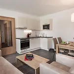 Aparthotel Alpenparks & Zell Am