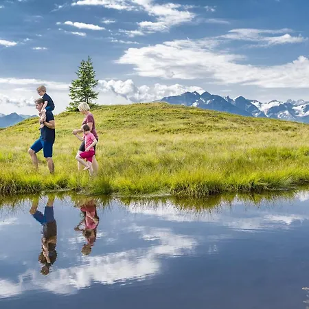Ξενοδοχείο με διαμερίσματα Alpenparks & Zell Am 3*