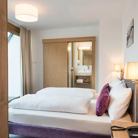 Hotel apartamentowy Alpenparks & Zell Am