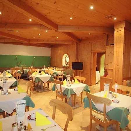 Aparthotel Alpenparks & Zell Am