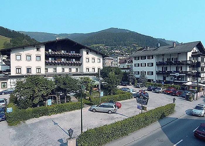 Aparthotel Alpenparks & Zell Am 4*